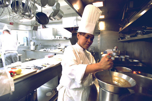Cristeta_Comerford_White_House_Executive_Chef_2005